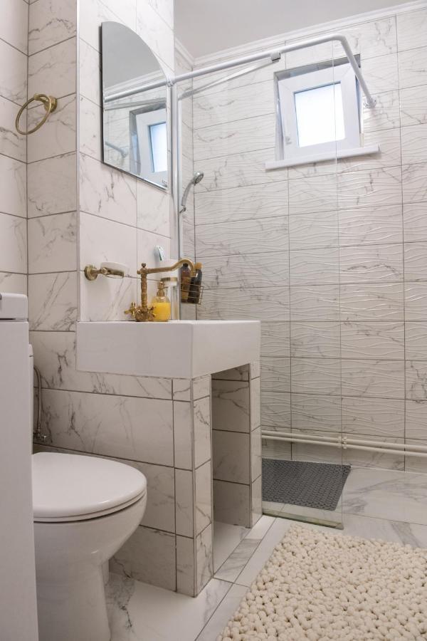 Ferienwohnung Urban Oasis Piatra Neamţ Exterior foto