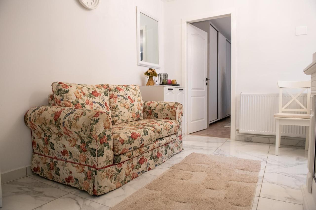Ferienwohnung Urban Oasis Piatra Neamţ Exterior foto
