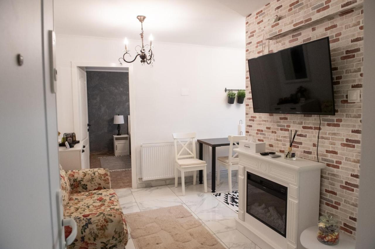 Ferienwohnung Urban Oasis Piatra Neamţ Exterior foto